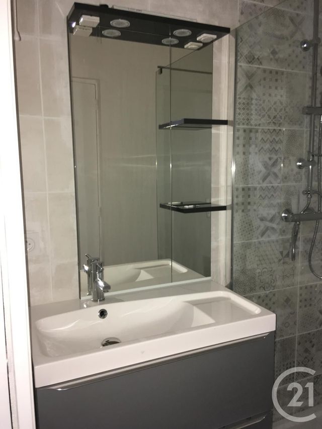 Appartement F2 à louer - 2 pièces - 53.25 m2 - FLEURANCE - 32 - MIDI-PYRENEES - Century 21 J.V. Immobilier Appartement F2 à louer - 2 pièces - 53.25 m2 - FLEURANCE - 32 - MIDI-PYRENEES - Century 21 J.V. Immobilier