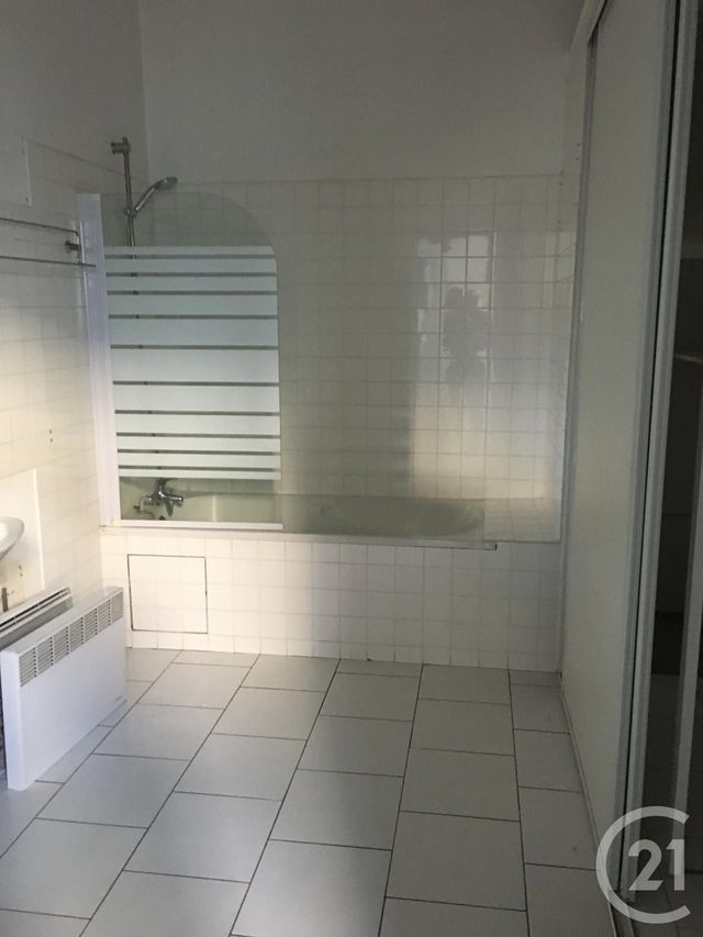 Appartement F3 à louer - 2 pièces - 85.09 m2 - FLEURANCE - 32 - MIDI-PYRENEES - Century 21 J.V. Immobilier Appartement F3 à louer - 2 pièces - 85.09 m2 - FLEURANCE - 32 - MIDI-PYRENEES - Century 21 J.V. Immobilier