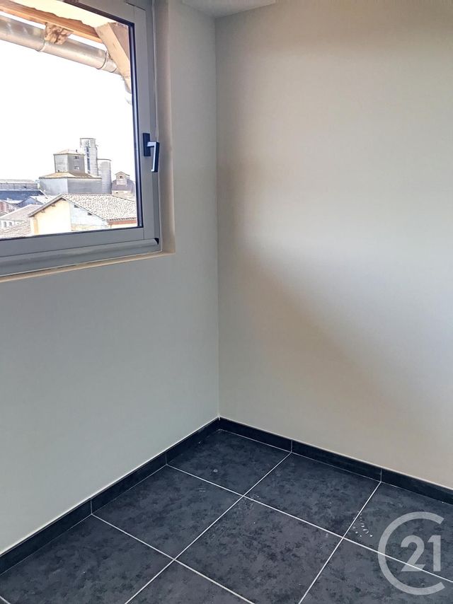 Afficher la photo en grand Appartement F2 à louer - 2 pièces - 60.91 m2 - FLEURANCE - 32 - MIDI-PYRENEES - Century 21 J.V. Immobilier