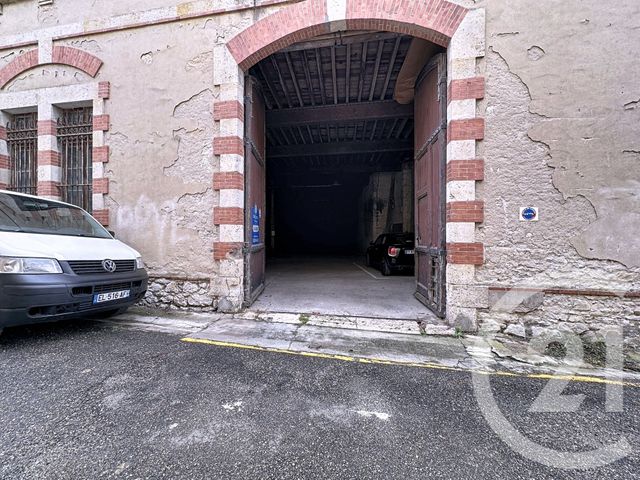 Afficher la photo en grand parking à vendre - 500.0 m2 - LECTOURE - 32 - MIDI-PYRENEES - Century 21 J.V. Immobilier
