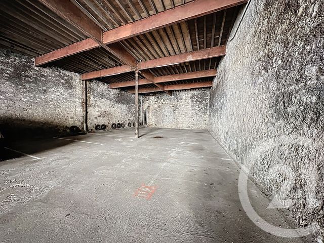Afficher la photo en grand parking à vendre - 500.0 m2 - LECTOURE - 32 - MIDI-PYRENEES - Century 21 J.V. Immobilier