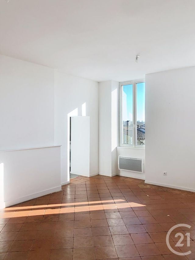 Appartement F3 à louer - 3 pièces - 72.46 m2 - FLEURANCE - 32 - MIDI-PYRENEES - Century 21 J.V. Immobilier
