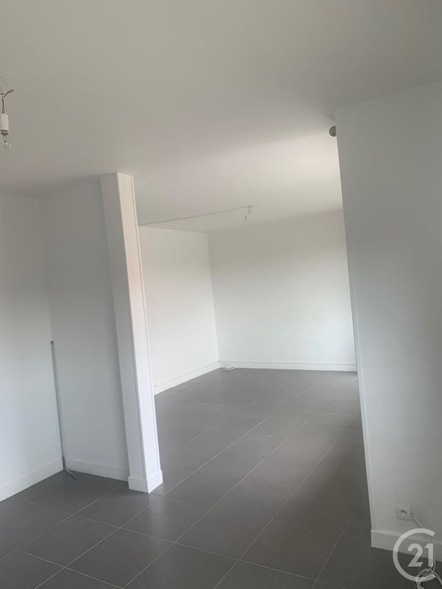Appartement F3 à louer - 3 pièces - 76.49 m2 - FLEURANCE - 32 - MIDI-PYRENEES - Century 21 J.V. Immobilier