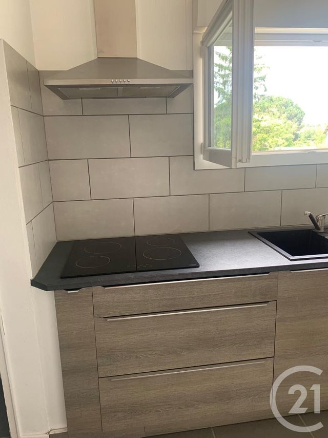 Appartement F3 à louer - 3 pièces - 76.49 m2 - FLEURANCE - 32 - MIDI-PYRENEES - Century 21 J.V. Immobilier