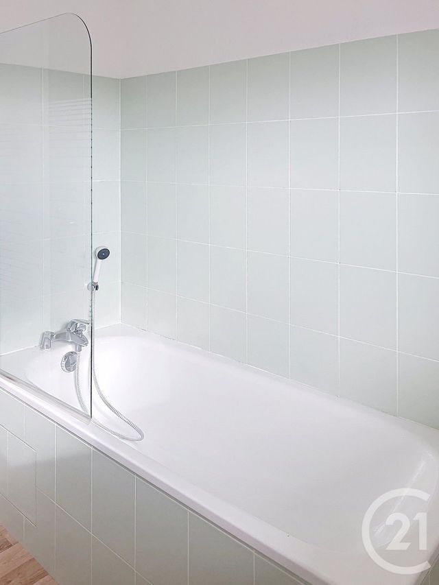 Appartement F3 à louer - 3 pièces - 76.92 m2 - FLEURANCE - 32 - MIDI-PYRENEES - Century 21 J.V. Immobilier