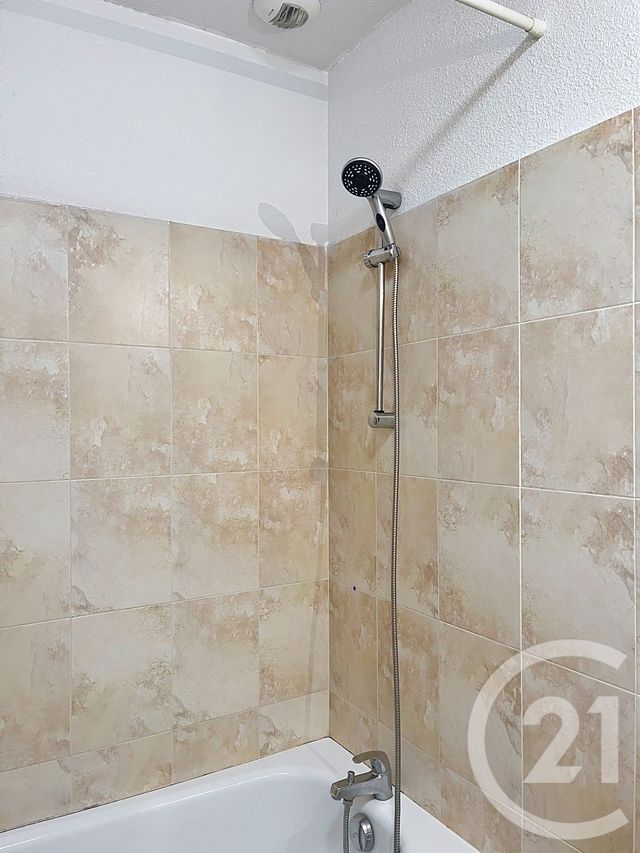 Appartement F3 à louer - 3 pièces - 78.0 m2 - FLEURANCE - 32 - MIDI-PYRENEES - Century 21 J.V. Immobilier